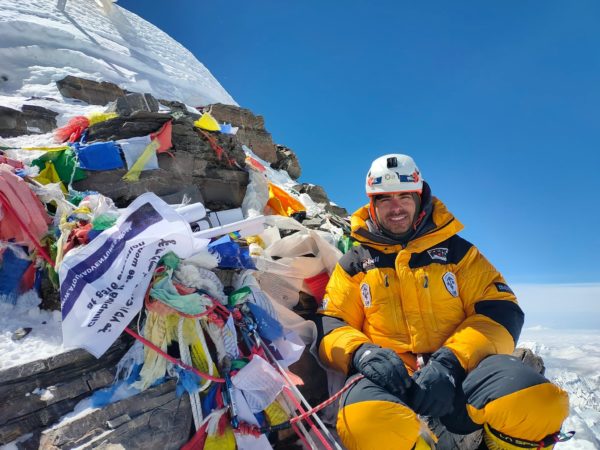Alpinism: Gabriel Băicuş a escaladat în 24 de ore două dintre cele mai înalte vârfuri ale lumii