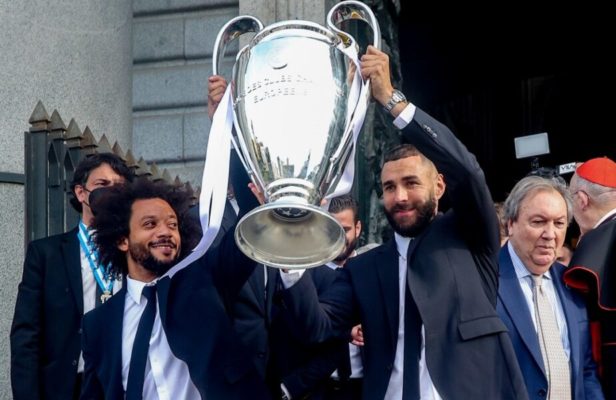 Fotbal: Jucătorii echipei Real Madrid au defilat cu trofeul Ligii Campionilor