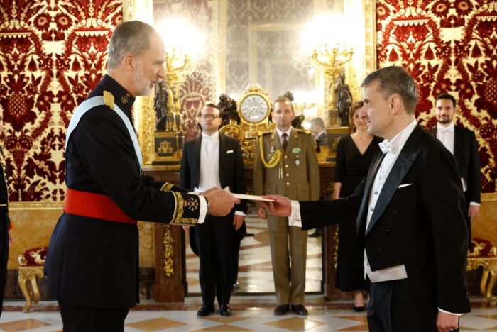 Prezentarea scrisorilor de acreditare de către ambasadorul României George Bologan