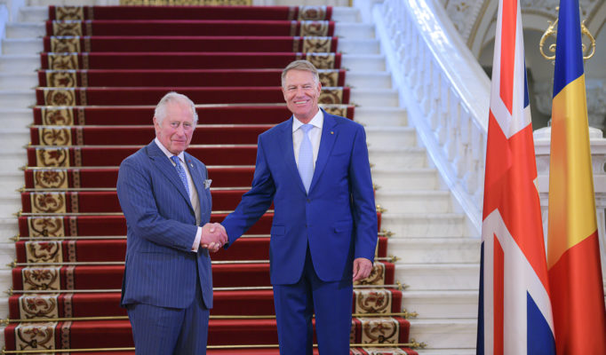VIDEO Prinţul Charles de Wales la Bucureşti; s-a întâlnit cu preşedintele, premierul, Custodele Coroanei şi refugiaţi ucraineni