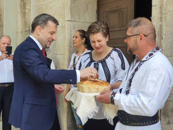 Celebrarea Rusaliilor în mijlocul comunității din León