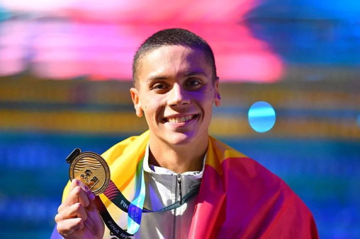 Înot: David Popovici a cucerit medalia de aur în proba de 100 m liber la Mondiale