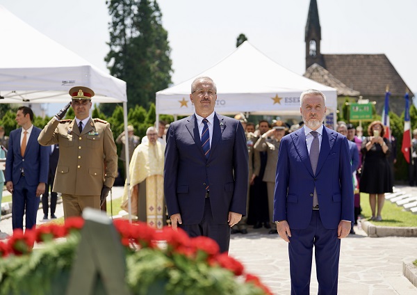 Ministrul Apărării, la inaugurarea Monumentului eroilor români de la Bolzano