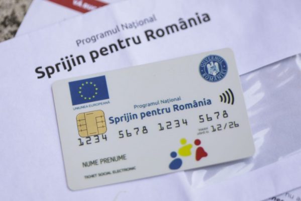 Peste 12.000 de români au primit pe cardurile sociale prima tranşă din ajutorul de 250 de lei