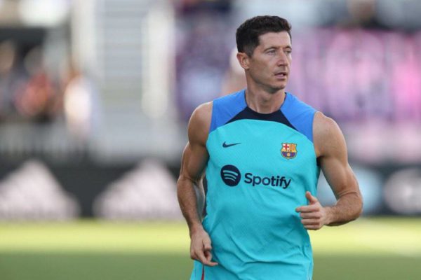 Fotbal: Lewandowski a semnat un contract valabil până în 2027 cu FC Barcelona, pentru 45 de milioane de euro