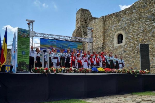 Departamentul pentru Românii de Pretutindeni: Peste 1.200 de copii şi tineri au participat la Programul de tabere “ARC”