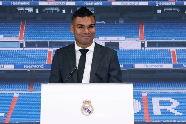 Fotbal: Casemiro a primit insigna de aur şi diamante din partea clubului Real Madrid