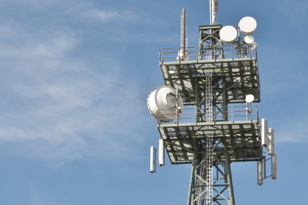 Europa se pregăteşte pentru posibile întreruperi în funcţionarea reţelelor de telefonie mobilă