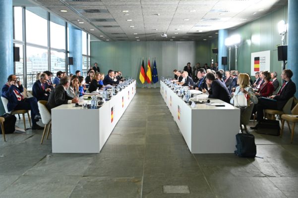 Spania: Premierii german şi spaniol susţin finalizarea conductei Midcat