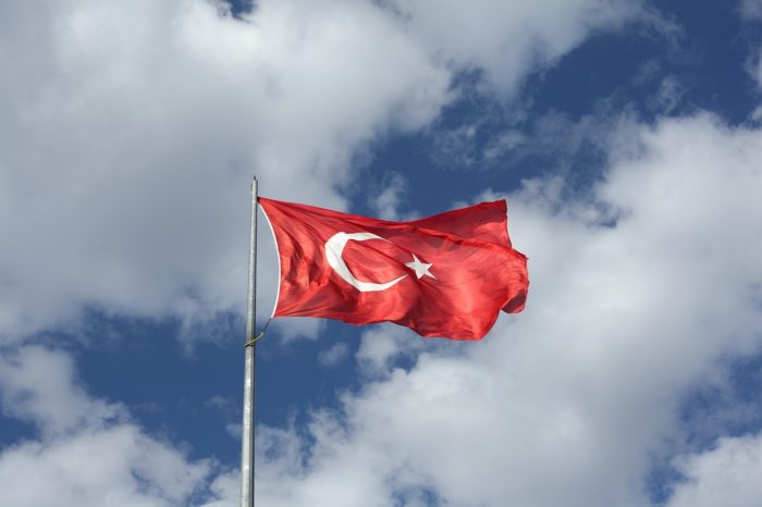 Atentatul de la Istanbul a fost comis de o femeie; sunt 6 morţi şi 81 de răniţi