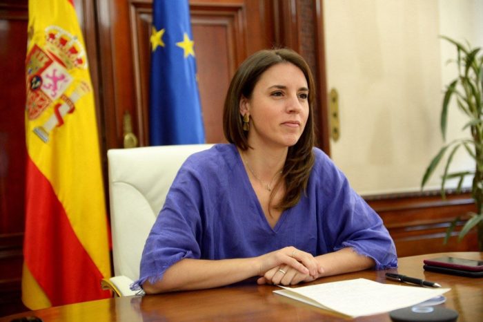 Spania: Parlamentul a adoptat o lege care instituie ”concediul menstrual”, o iniţiativă insolită în Europa