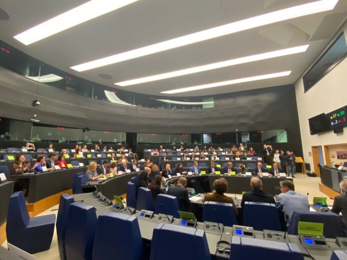 Europarlamentarii cer protejarea cetăţenilor în faţa programelor de spionaj