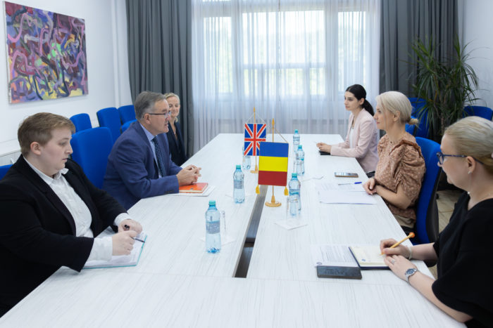MJ: Cooperarea în domeniul combaterii traficului de persoane – discutată de Gorghiu cu ambasadorul Marii Britanii