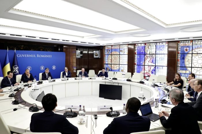 Premierul – întrevedere cu misiunea FMI: Guvernul, puternic angajat în susţinerea creşterii economice, reducerea cheltuielilor şi combaterea evaziunii