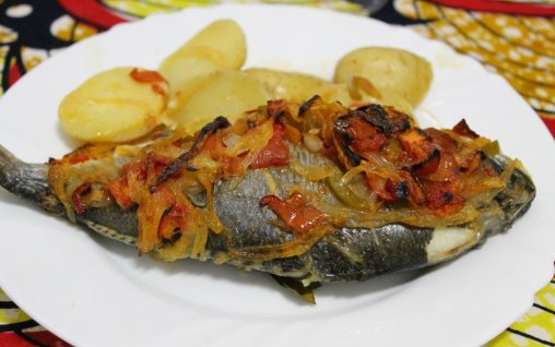 Dorada cu legume la cuptor