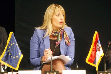 Serbia speră să deschidă un prim capitol în negocierile pentru aderarea la UE