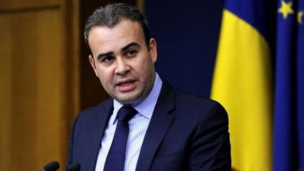 Darius Valcov: Scaderea TVA si reducerea accizelor se vor aplica din 2015, nu din 2016