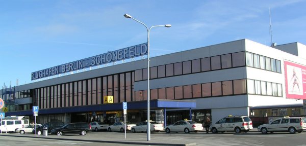 Aeroportul din Berlin, evacuat şi apoi redeschis după o ameninţare cu bomba