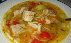 Ciorba taraneasca cu carne de porc si legume