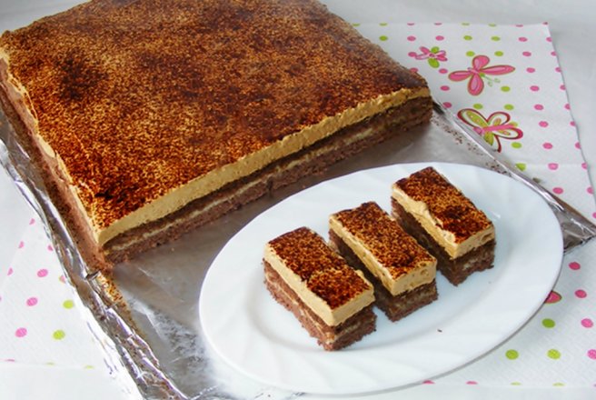 Prajitura cu crema de vanilie si spuma de ness