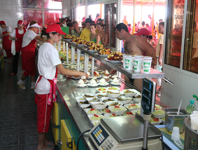 ANSVSA: Amenzi de peste 34.000 de lei aplicate pe litoral operatorilor din industria alimentară