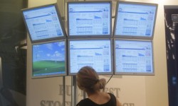 Coșmarul chinez continuă: Bursele deschid pe scădere. BVB: minus de 1,49%