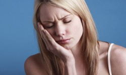 Tratamente naturiste împotriva durerilor de dinţi