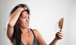6 motive pentru care îți cade părul