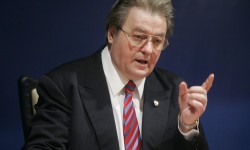 Ultima ora! Corneliu Vadim Tudor a murit după ce a fost dus de urgenţă la spital