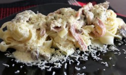 Fettuccine cu sos alb si ciuperci