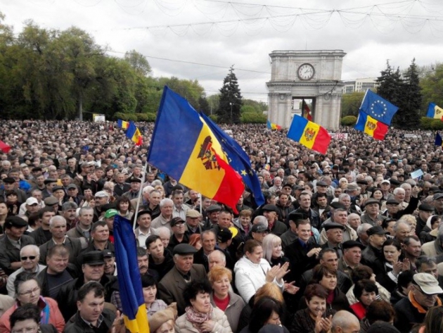 Mii de persoane au protestat în Piața Marii Adunări Naționale din Chișinău