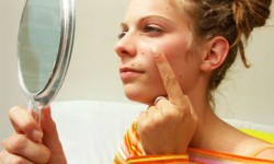 Nu reuşeşti să scapi de acnee?
