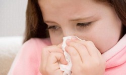 Sezonul infecţiilor respiratorii. Sute de copii s-au prezentat la medicii de familie