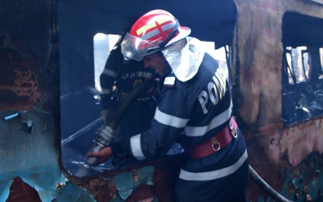 Cei doi pompieri care au verificat clubul Colectiv rămân în arest preventiv