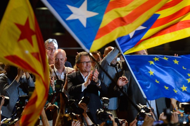 Spania: Stânga radicală din Catalonia amână decizia privind un guvern separatist