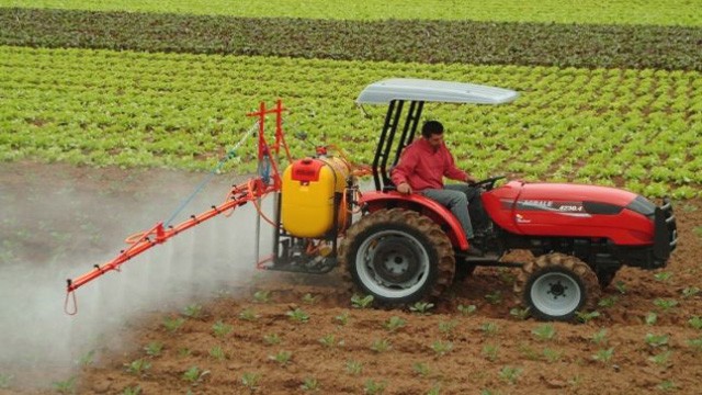 Aproape jumătate din forța de muncă din România este concentrată în 10 sectoare de activitate (studiu)