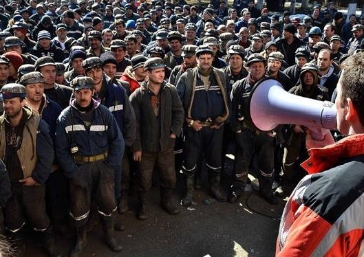 Hunedoara: Aproape 1.800 de mineri au semnat tabelele pentu declanșarea unei greve generale