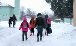 MENCȘ: Cursurile sunt suspendate luni integral în 7 județe și în Capitală; în alte 9 județe – parțial