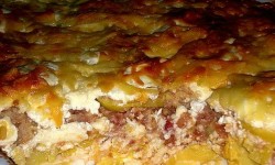 Cartofi cu oua si cascaval la cuptor