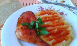 Pulpe de pui la cuptor cu piure de cartofi si sos dulce