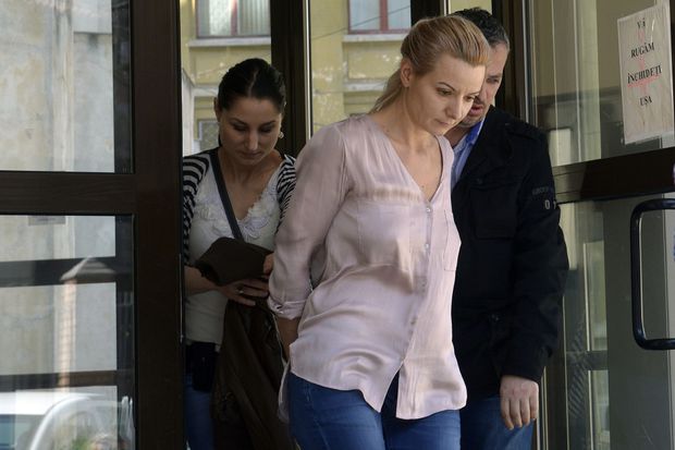 Directoarea de grădiniță acuzată că îi agresa pe copii, pusă în libertate sub control judiciar