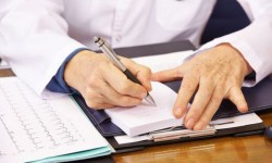 Medicii de familie reîncep să elibereze reţete compensate, de marți