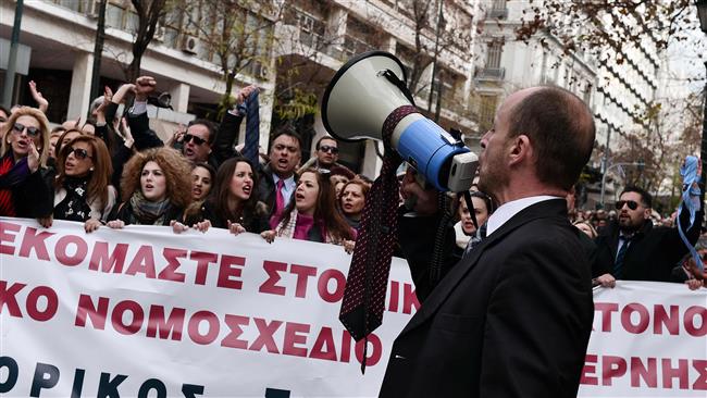 Grecia: Parlamentul adoptă reforma controversată a pensiilor