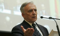 Mugur Isărescu: Inflația rămâne în teritoriu negativ până în iulie 2016