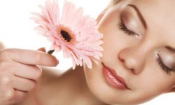 Uite ce alimente te ajută să-ţi menţii pielea tânără!