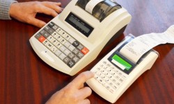 Firmele trebuie să se doteze cu case de marcat electronice până la 1 noiembrie 2017, pentru a putea fi conectate la serverul ANAF (proiect)