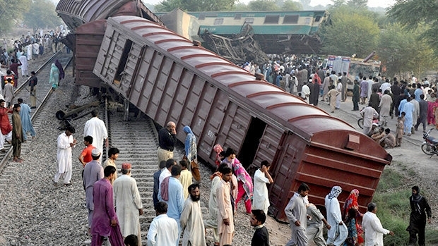 Coliziune între două trenuri în Pakistan: patru morți, peste 100 de răniți (responsabili locali)