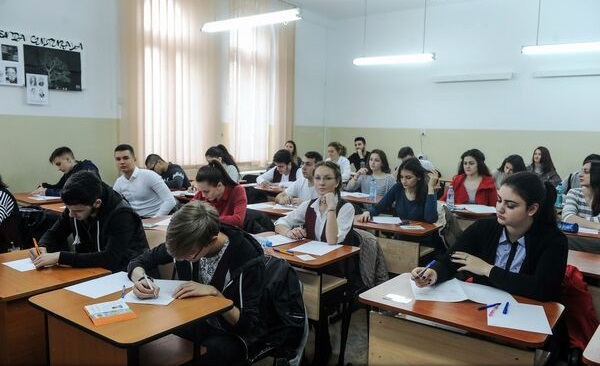 Raport MENCȘ: 3.164.470 – numărul elevilor în anul 2014/2015; cu 50.000 mai puțin față de anul anterior