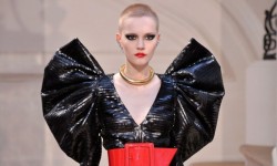 Săptămâna Modei de la Paris: Defilări cu tentă orientală japoneză pe podiumul de la Paris