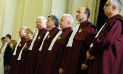 CCR reia discuțiile referitoare la sesizarea Guvernului privind modificările la Statutul funcționarilor publici